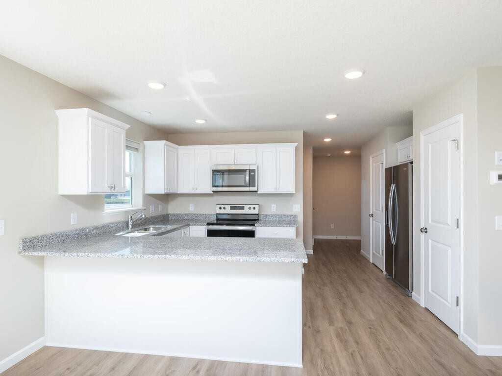 915 Ash St Ne #NA - Photo 3 of 17