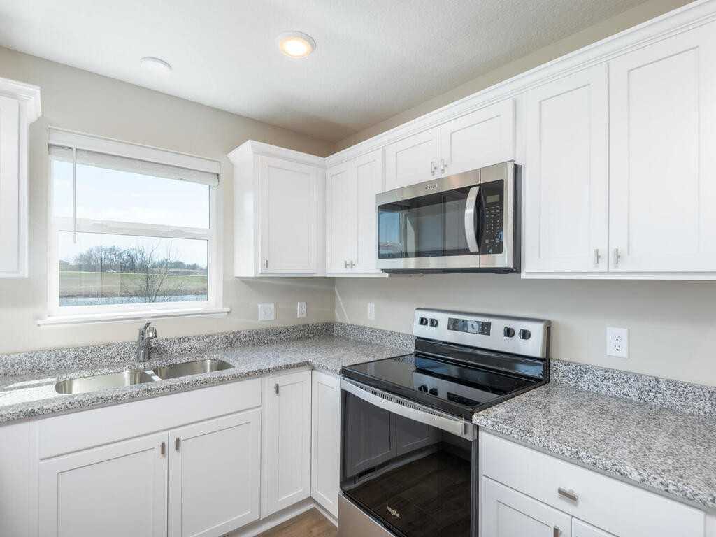 915 Ash St Ne #NA - Photo 4 of 17