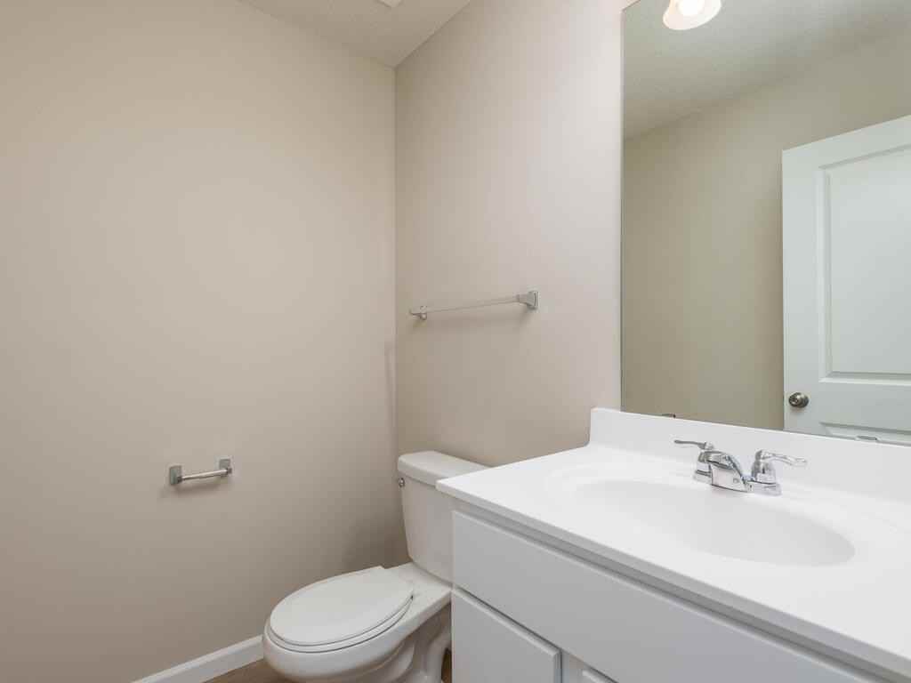 915 Ash St Ne #NA - Photo 6 of 17