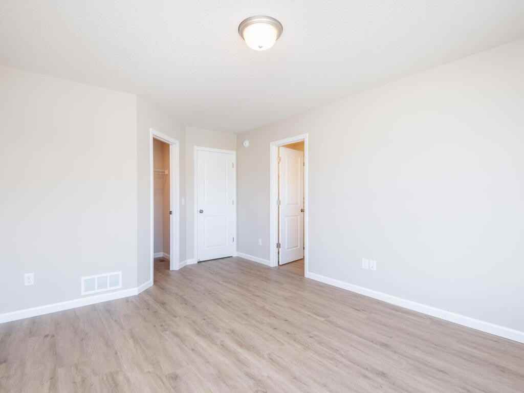 915 Ash St Ne #NA - Photo 7 of 17