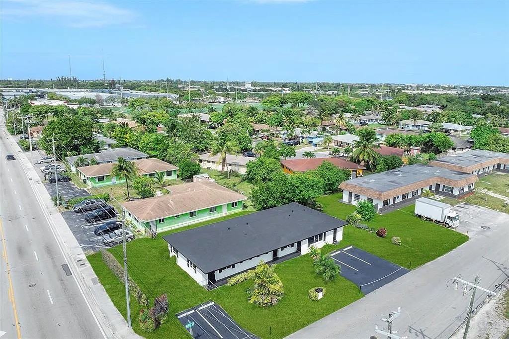 1901 Nw 14th Ave Apt B #NA - Photo 2 of 17