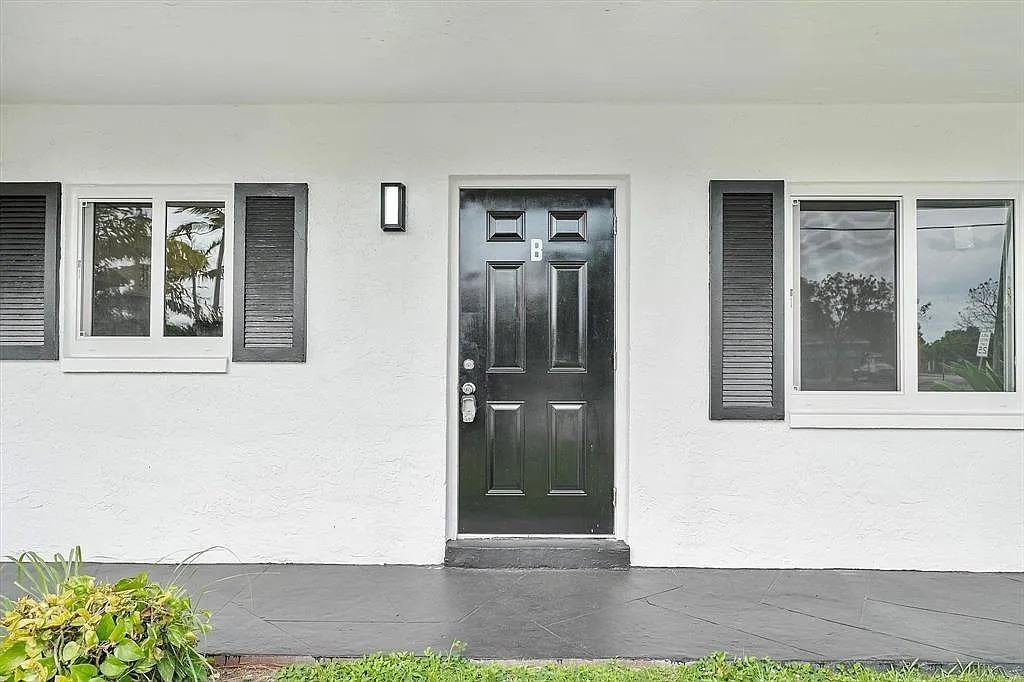 1901 Nw 14th Ave Apt B #NA - Photo 3 of 17