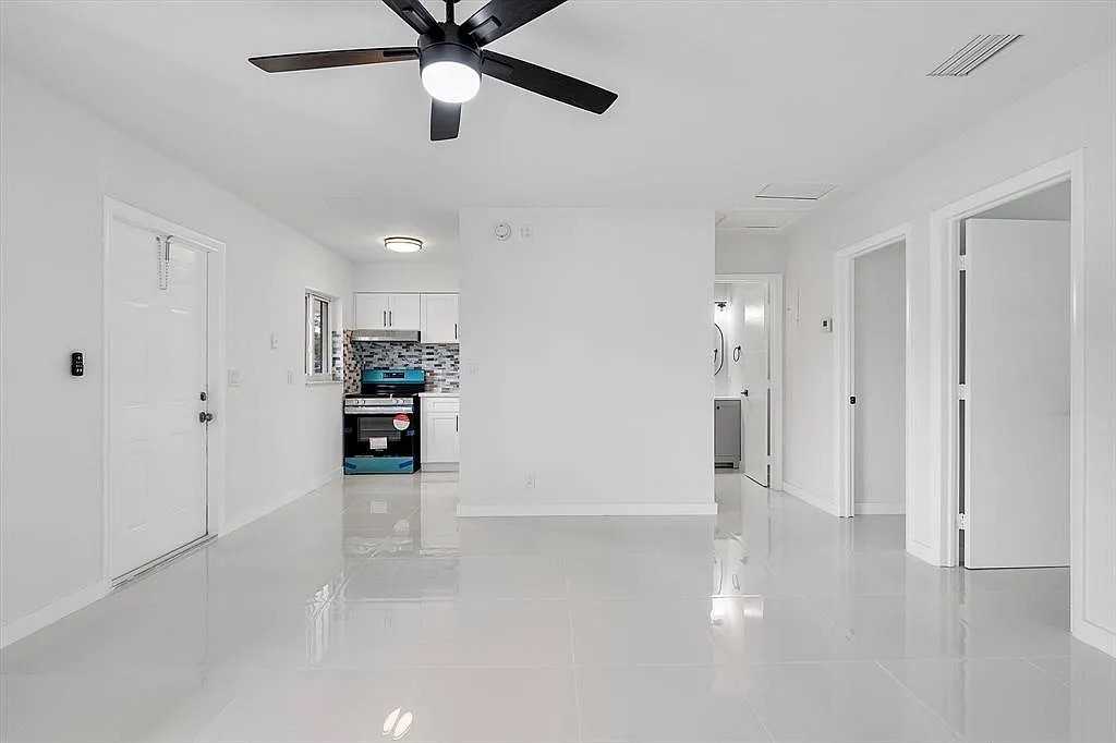 1901 Nw 14th Ave Apt B #NA - Photo 6 of 17