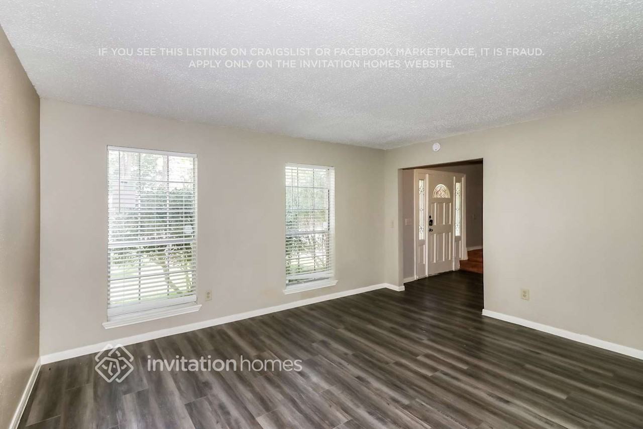 16011 Sweetwater Creek Dr - Photo 4 of 18