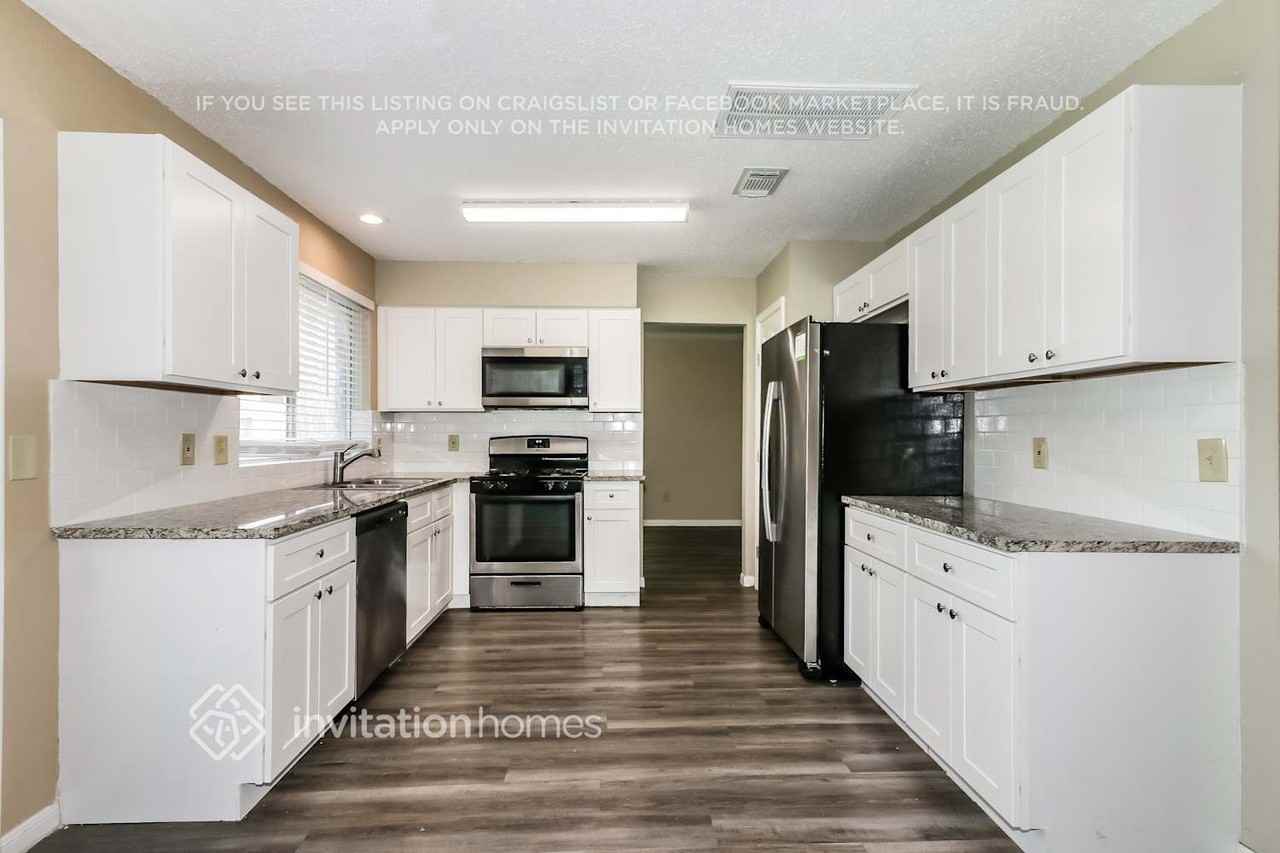 16011 Sweetwater Creek Dr - Photo 7 of 18