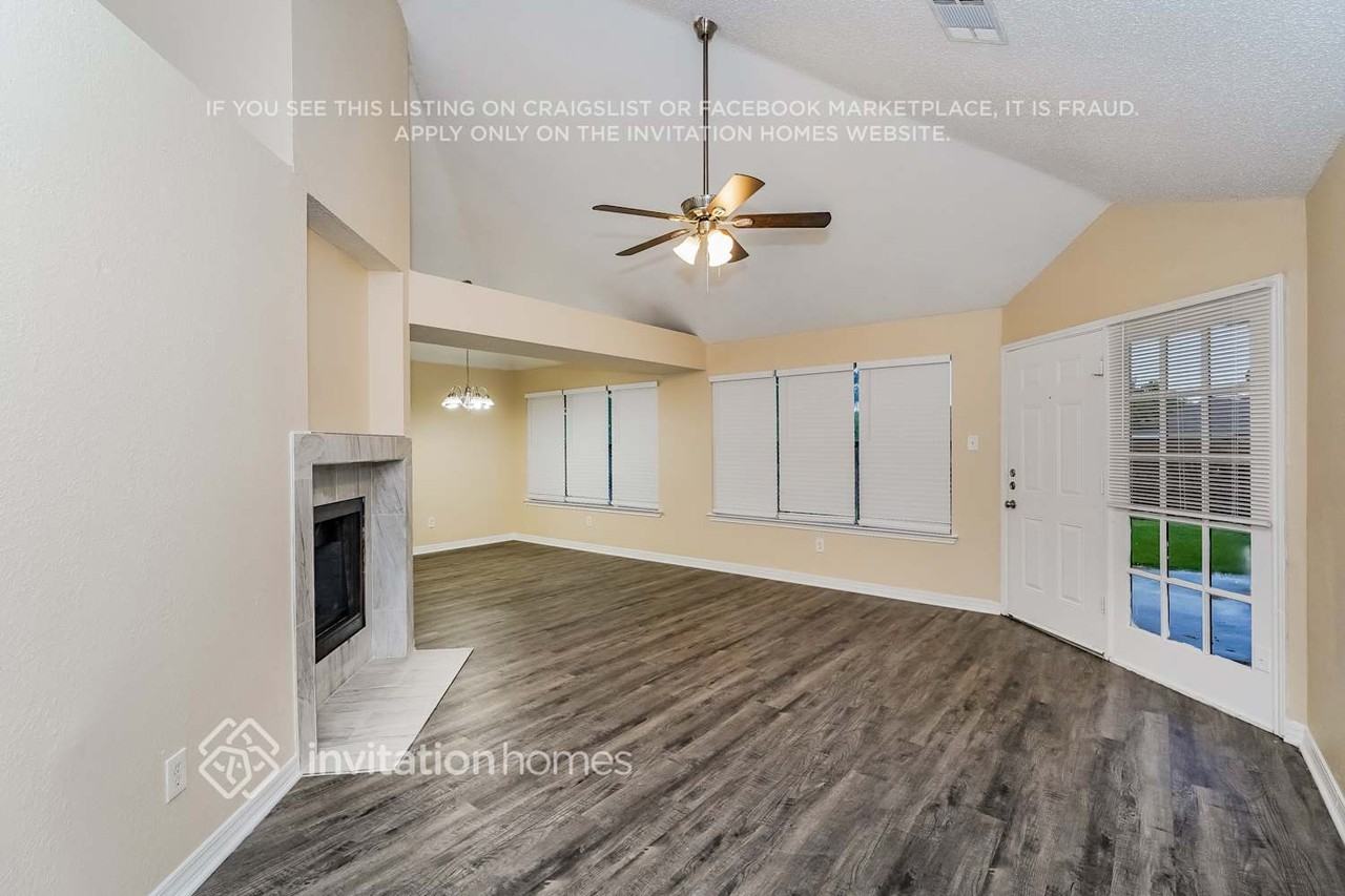 1610 Autumn Breeze Ln - Photo 4 of 18