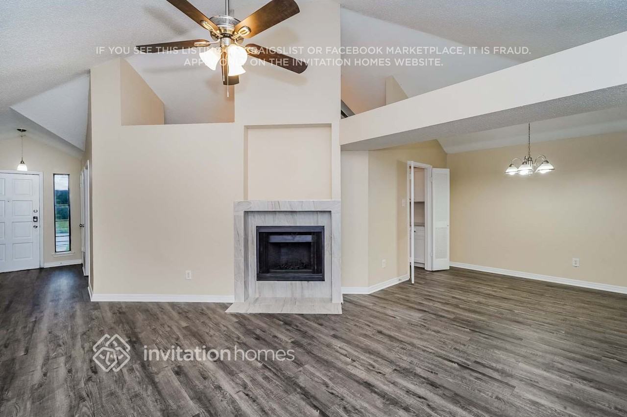 1610 Autumn Breeze Ln - Photo 5 of 18