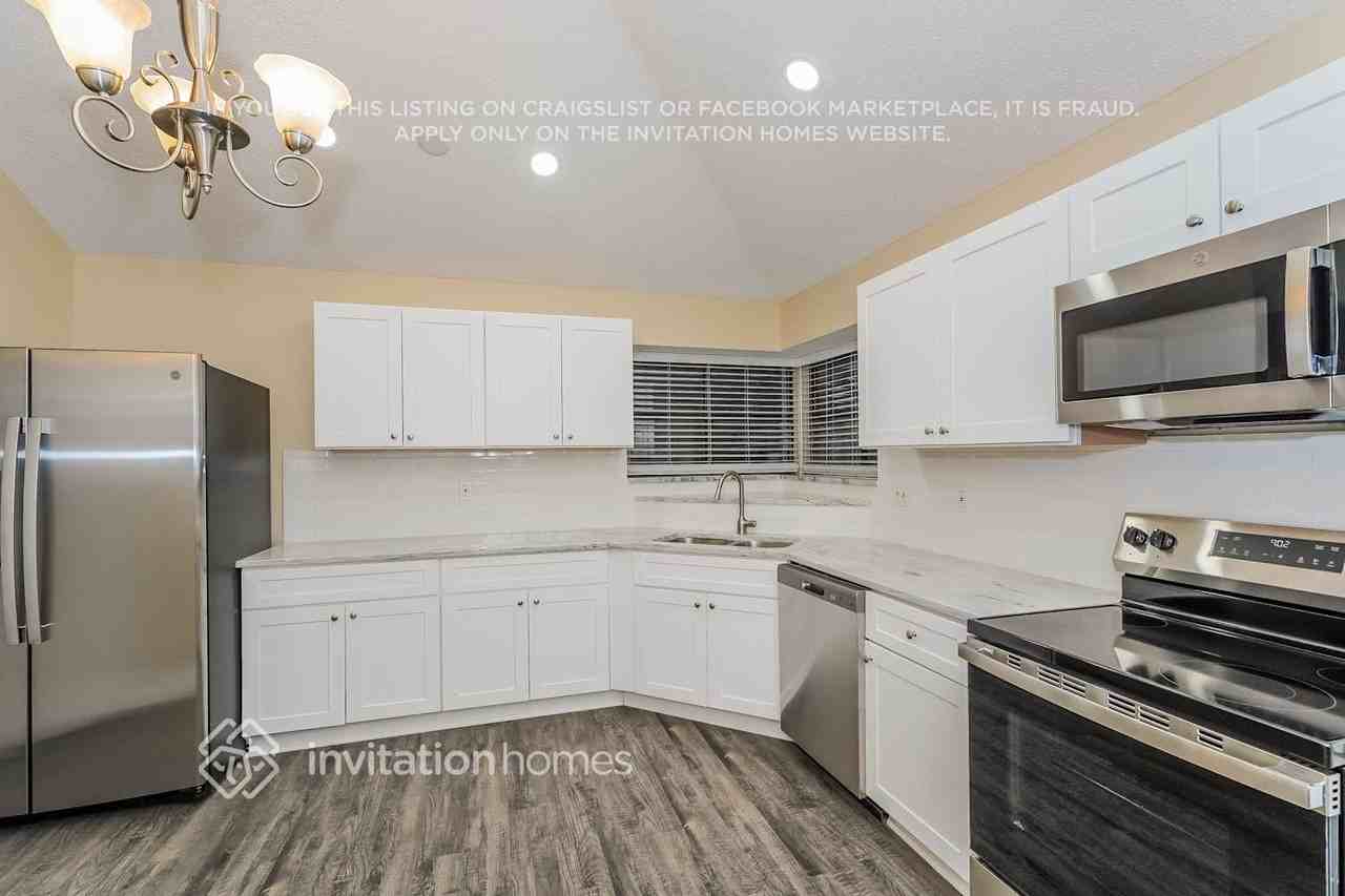 1610 Autumn Breeze Ln - Photo 7 of 18