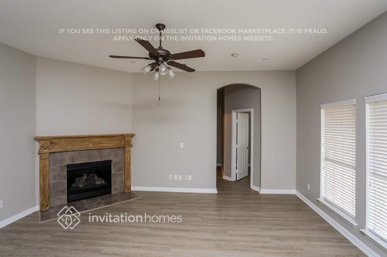 1014 Spinnaker Dr - Photo 3 of 15