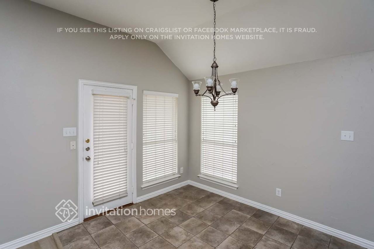 1014 Spinnaker Dr - Photo 5 of 15