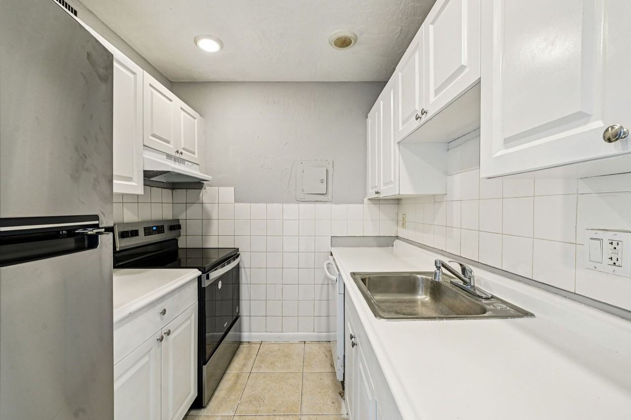 Lakeside Condominiums - Photo 2 of 50