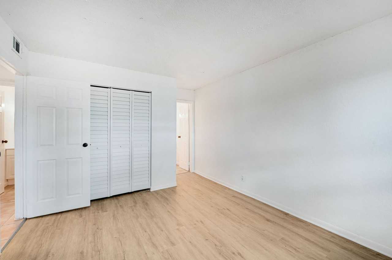 Lakeside Condominiums - Photo 7 of 50