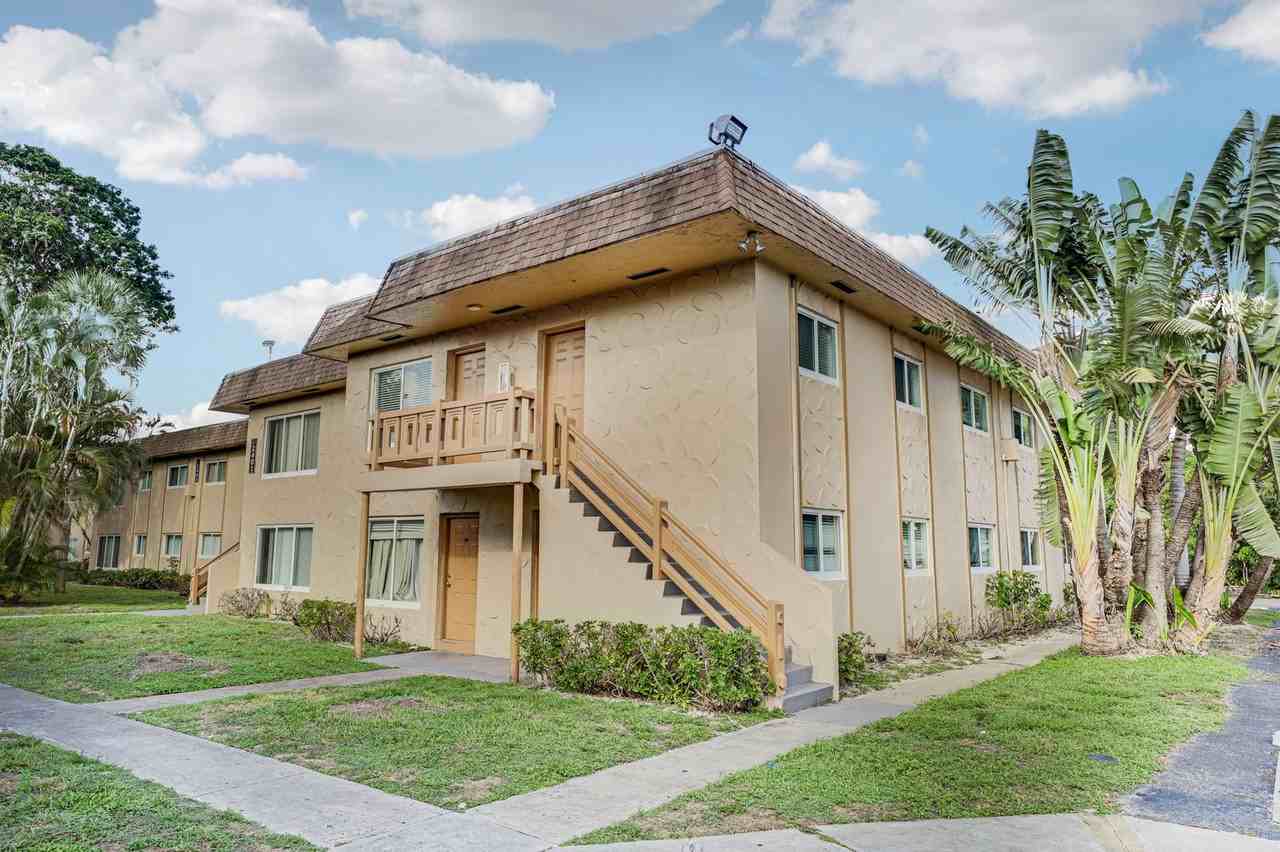 Lakeside Condominiums - Photo 5 of 50