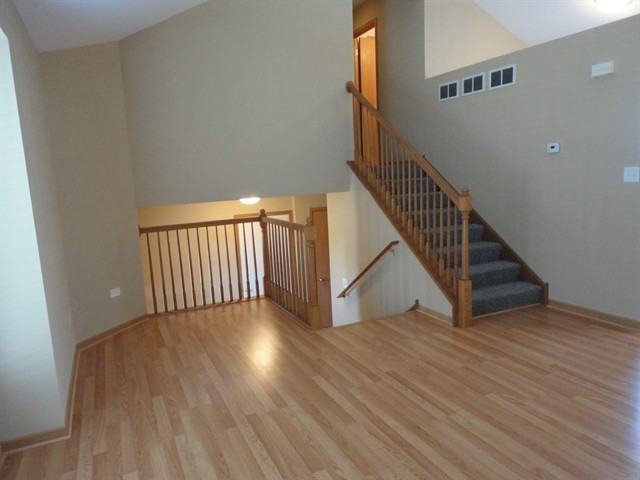 898 Arrowhead Dr - Photo 2 of 11