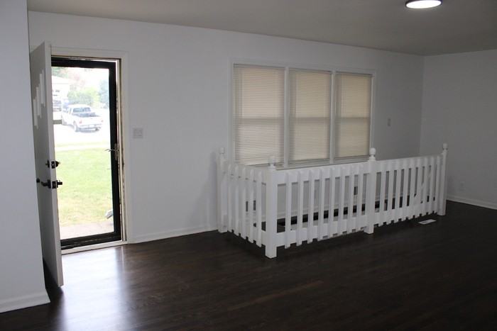 2403 Ne Shady Lane Dr - Photo 3 of 23