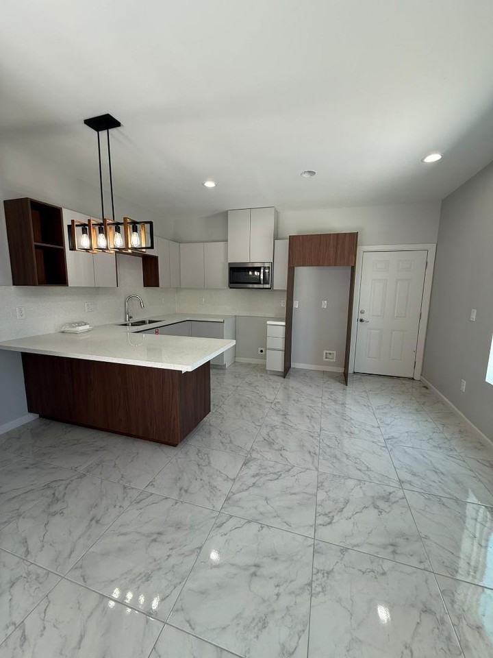 705 Pedro st - Photo 3 of 10