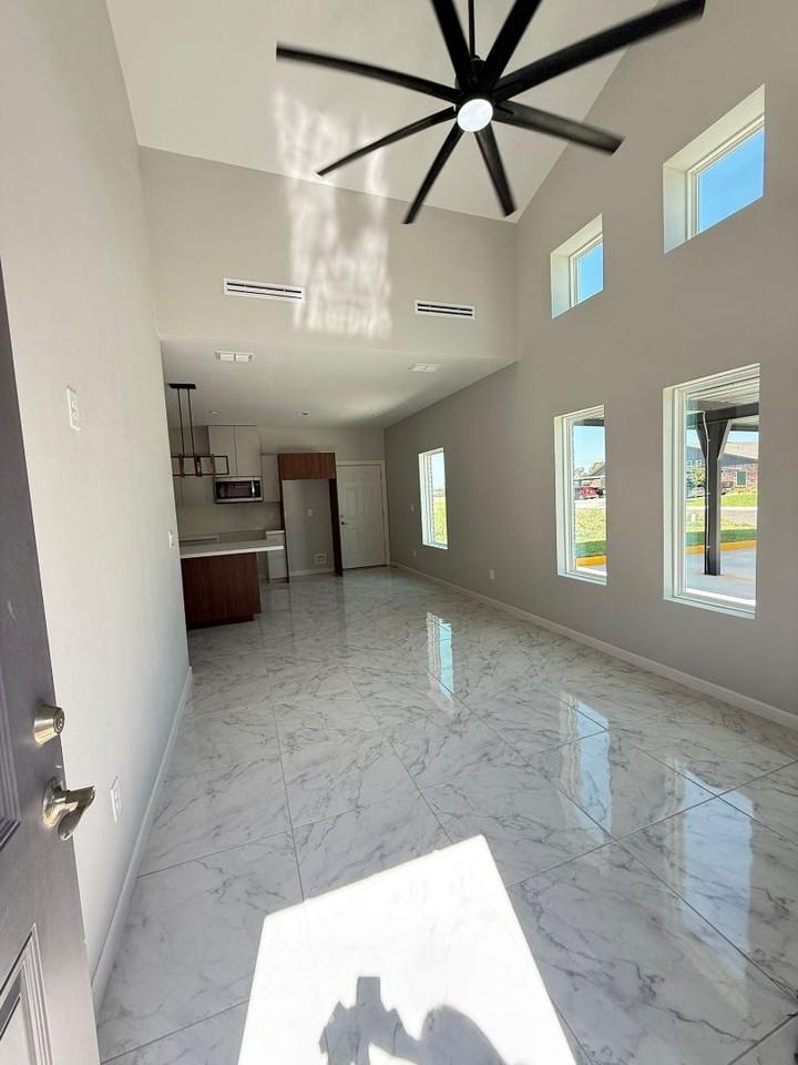 705 Pedro st - Photo 4 of 10