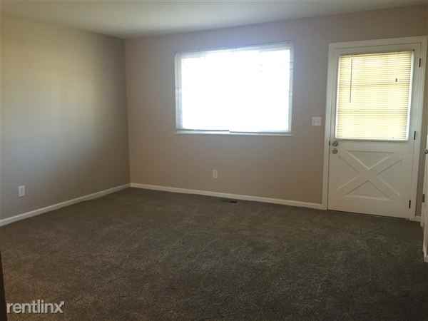 10213 Storm Dr - Photo 2 of 12