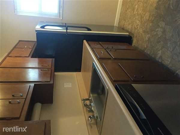 10213 Storm Dr - Photo 3 of 12