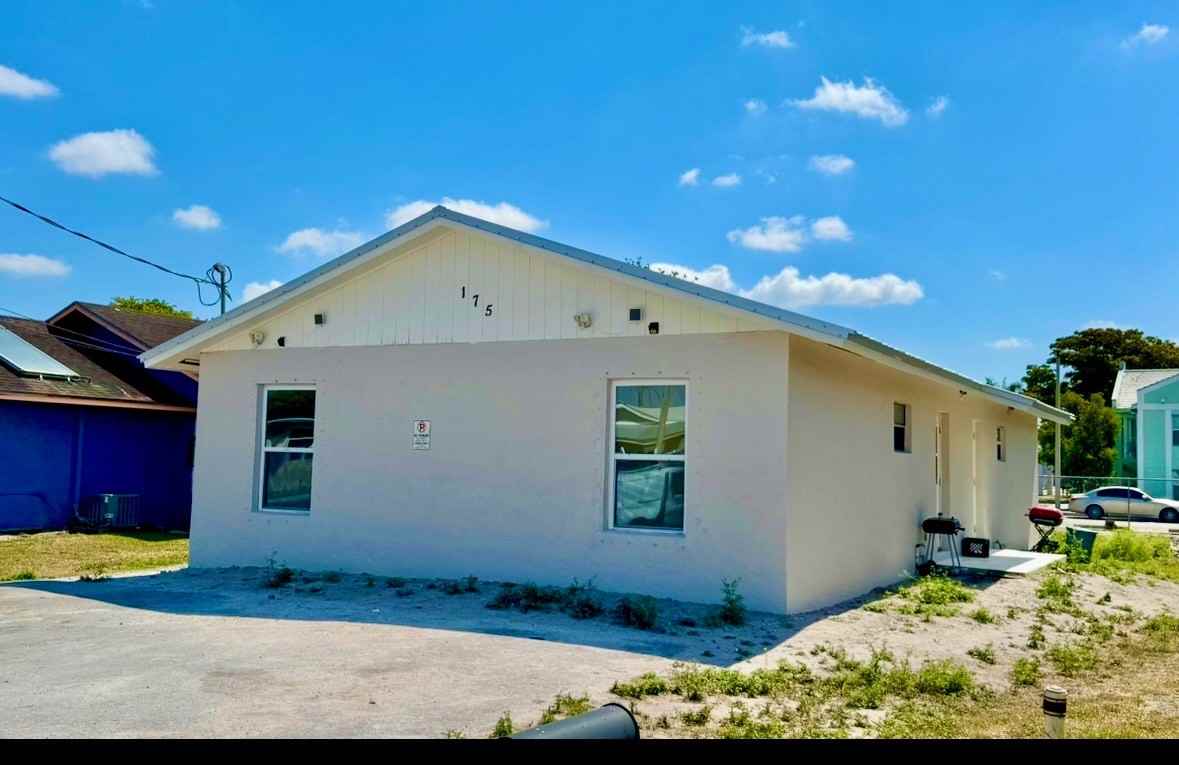 175 SW 10th Ave - Photo 2 of 6