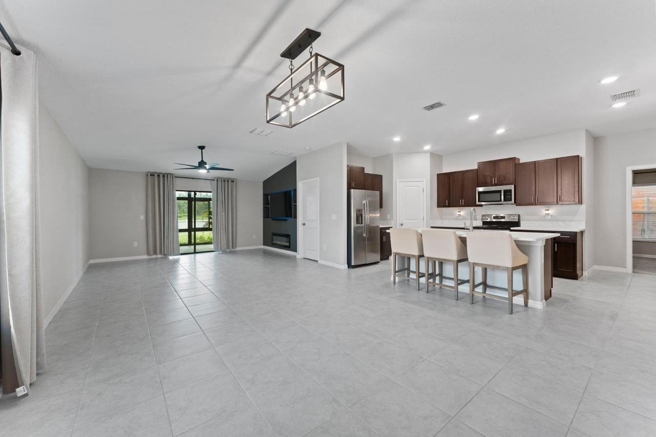 7314 King Creek Dr - Photo 4 of 11