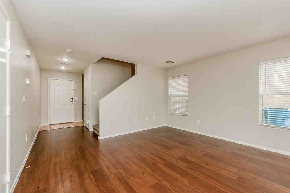4268 Perfect Drift St - Photo 5 of 17