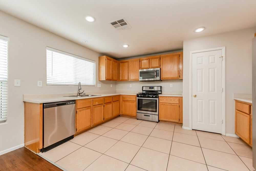 4268 Perfect Drift St - Photo 7 of 17
