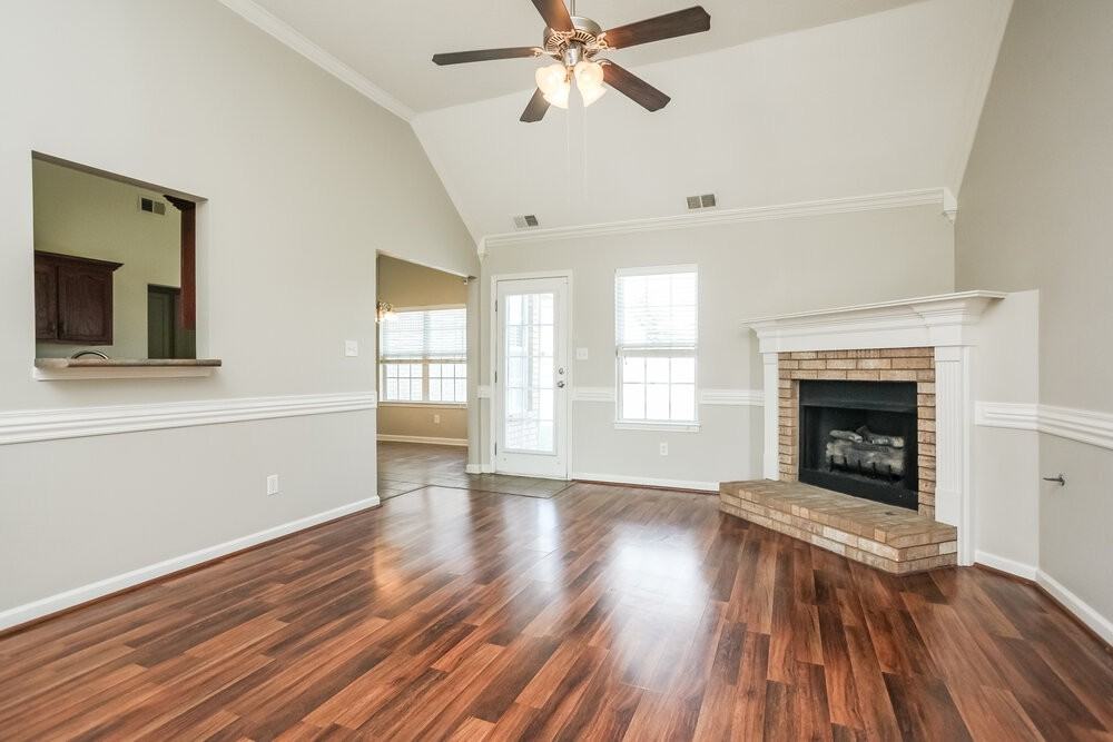 8332 Pinnacle Dr - Photo 4 of 17