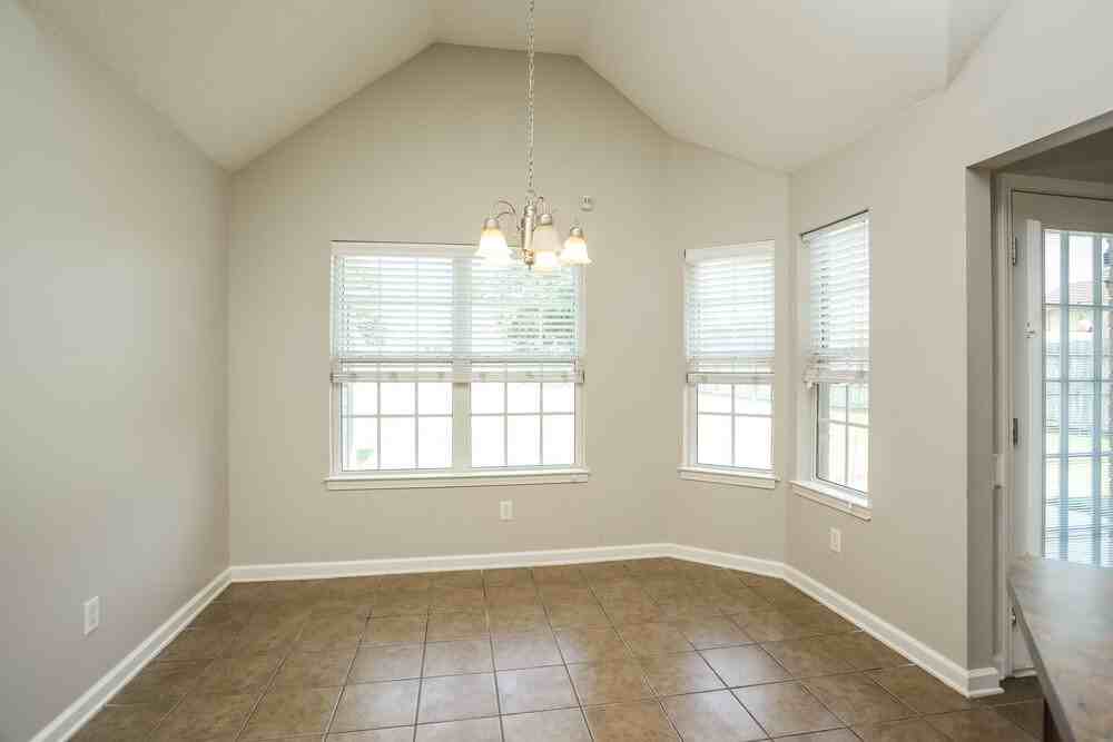 8332 Pinnacle Dr - Photo 7 of 17