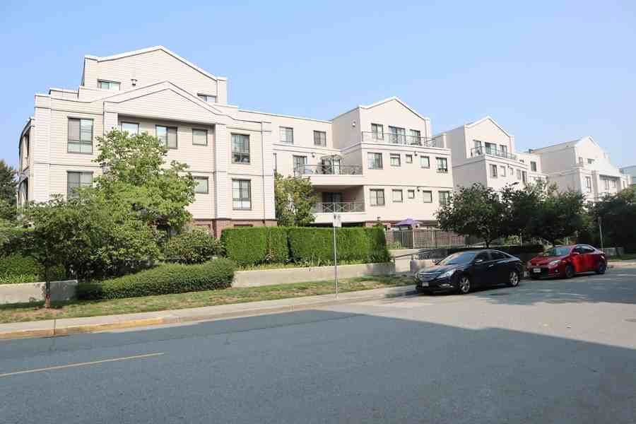 2357 Whyte Ave - Photo 2 of 28