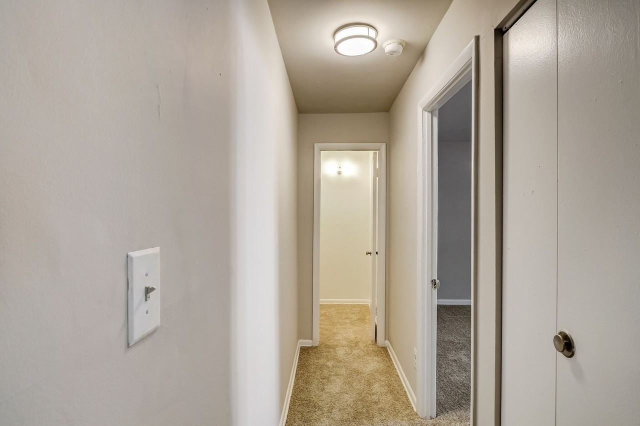 Hillsdale Manor Apartments - Photo 5 of 14