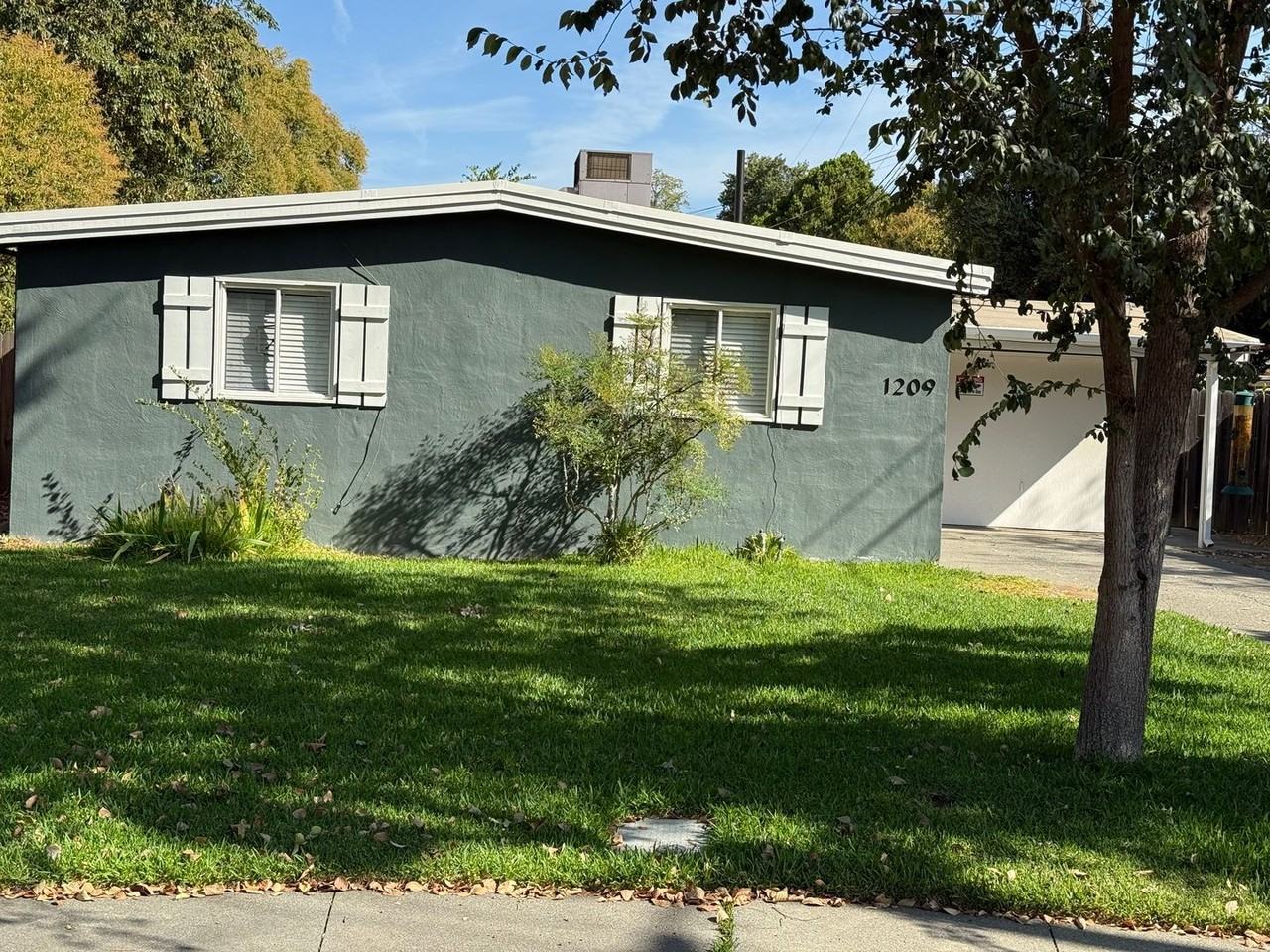 1209 Colgate Dr - Photo 2 of 23