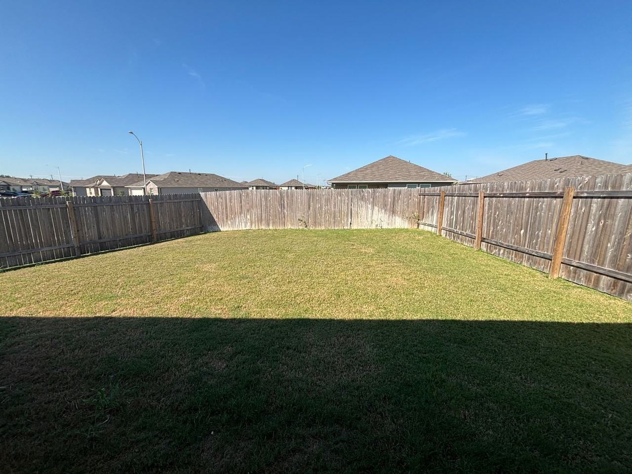 325 Darwin Pl - Photo 5 of 35