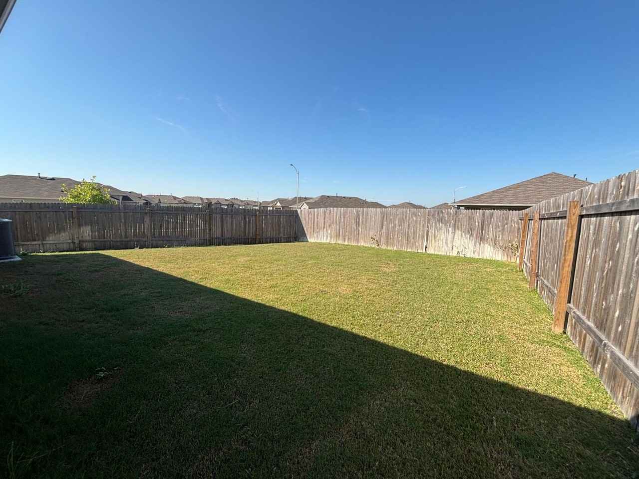 325 Darwin Pl - Photo 6 of 35