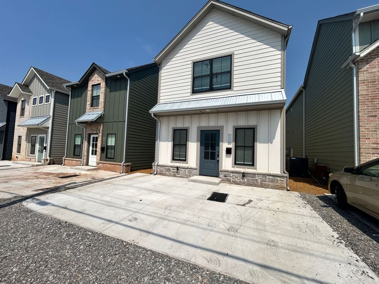 604 W 2nd St #110 - Photo 3 of 34