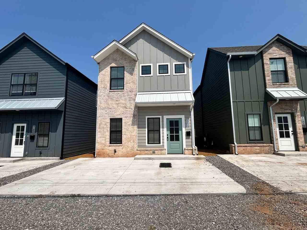 608 W 2nd St #110 - Photo 3 of 36