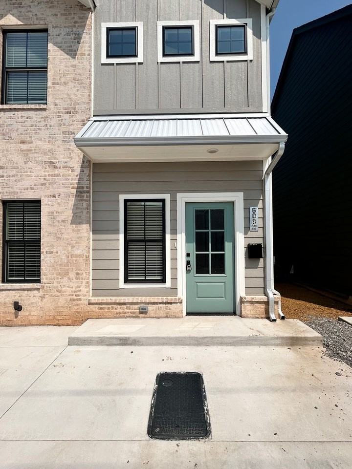 608 W 2nd St #110 - Photo 4 of 36