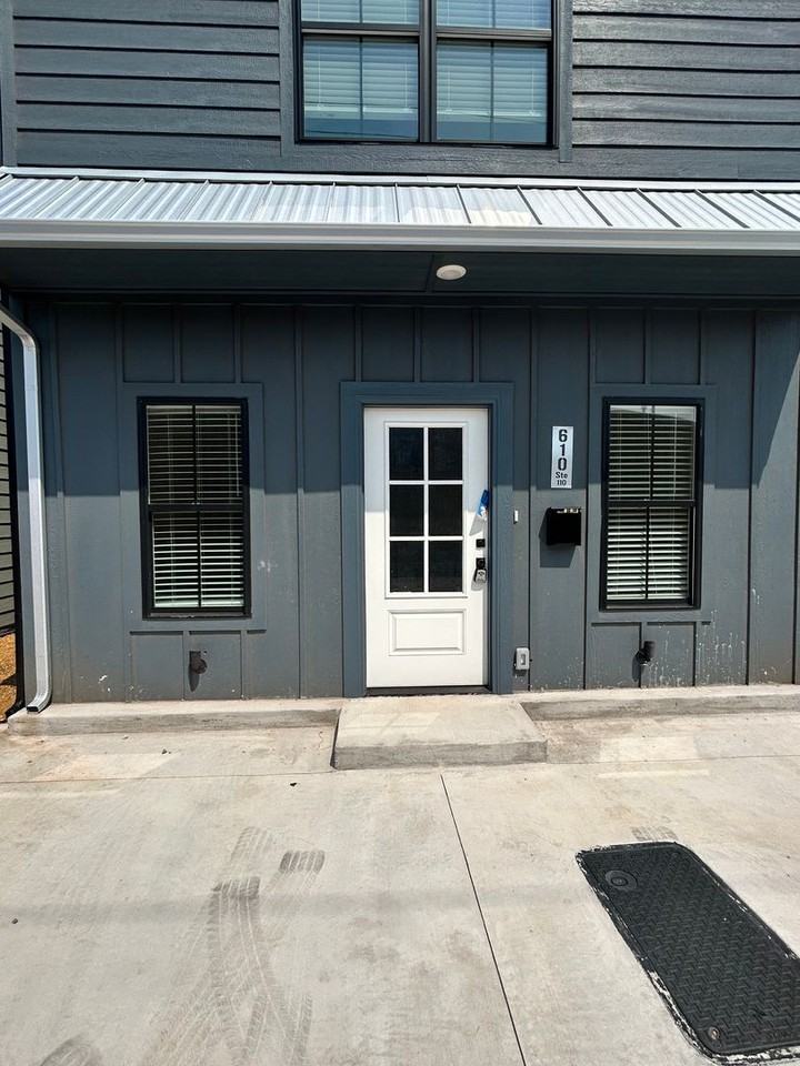 610 W 2nd St #110 - Photo 4 of 35