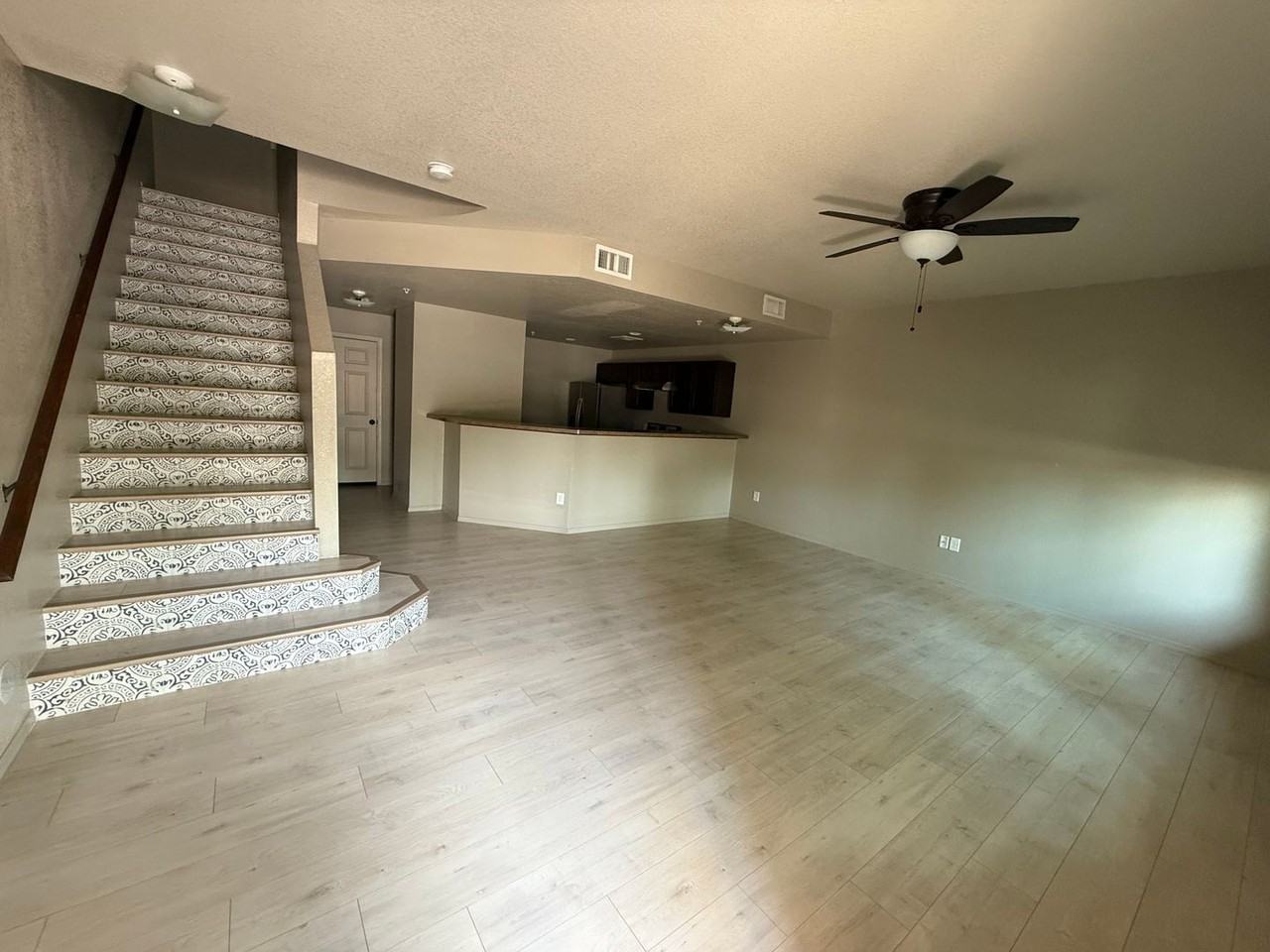2212 S 37th Dr Bldg 20 #B - Photo 6 of 6