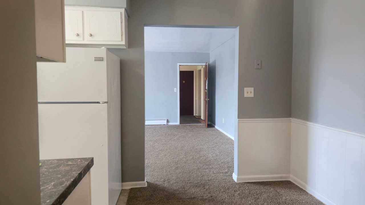 894 Mohawk Trail Apartments - Photo 3 of 10