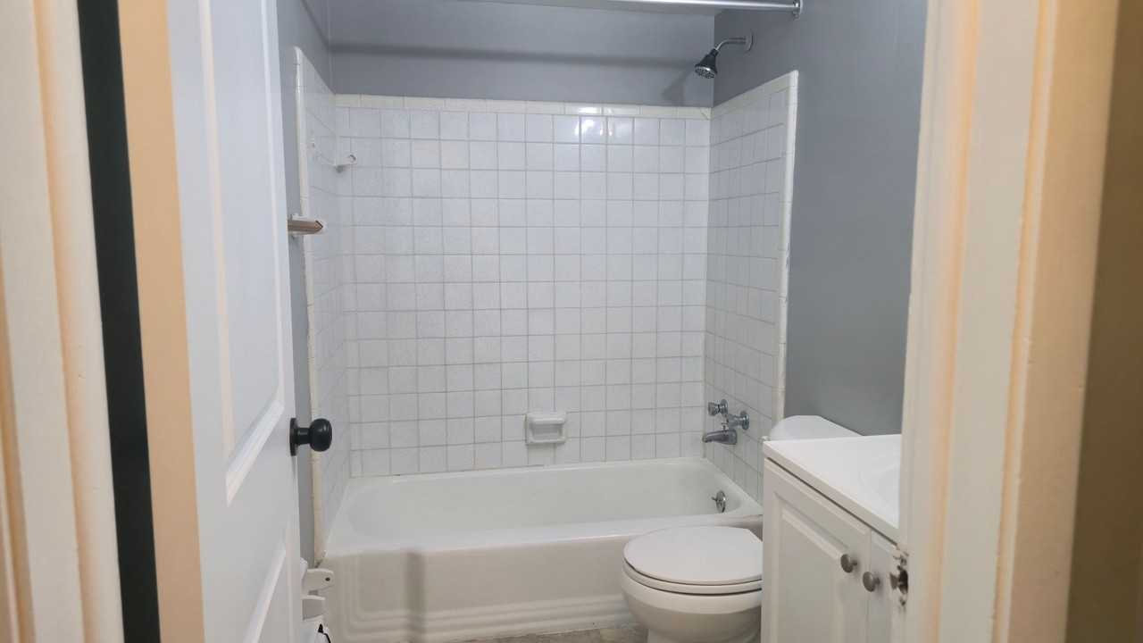 894 Mohawk Trail Apartments - Photo 5 of 10