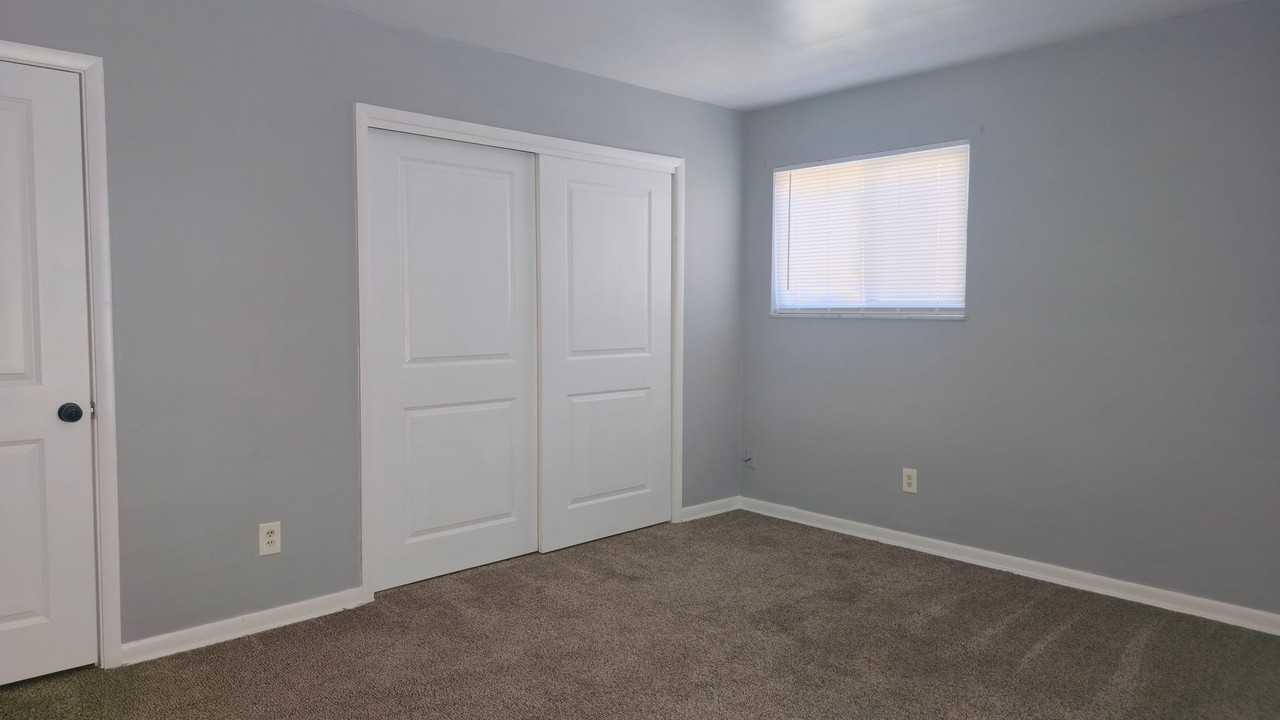 894 Mohawk Trail Apartments - Photo 7 of 10