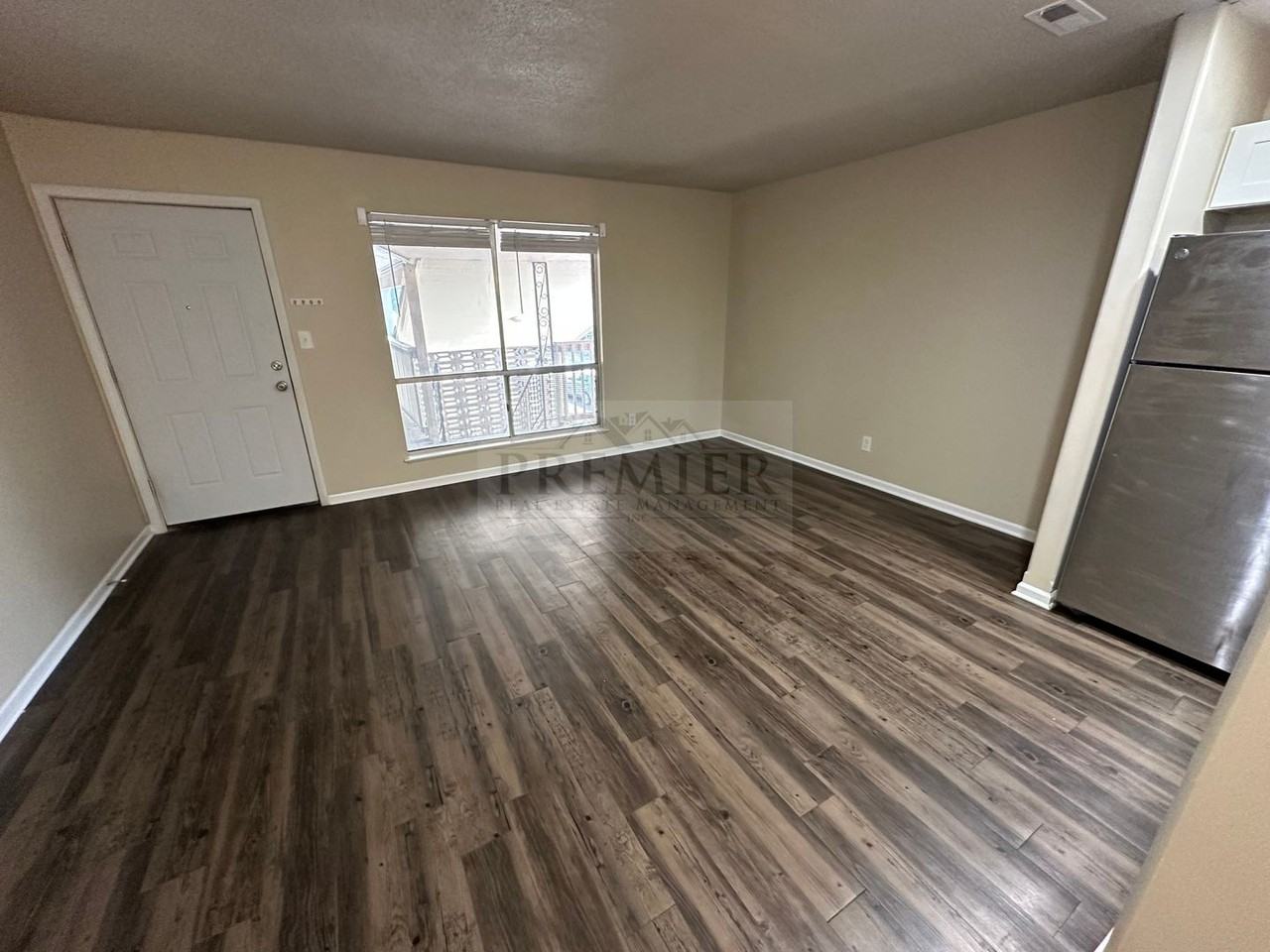 6011 Barton Dr - Photo 7 of 13