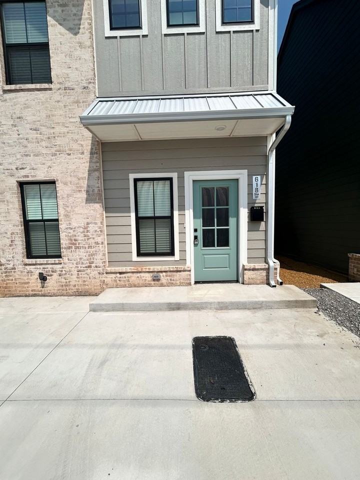 618 W 2nd St #110 - Photo 2 of 34