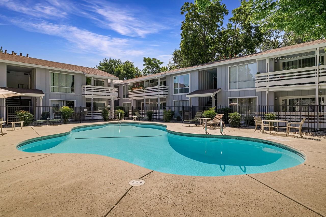 Sierra Manor Apartments : Great Location and Exceptional Amenities - Photo 2 of 8