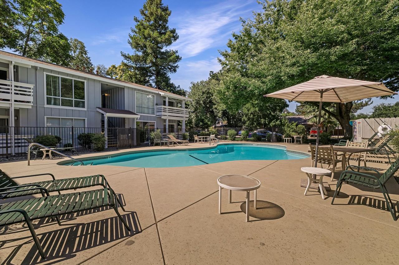 Sierra Manor Apartments : Great Location and Exceptional Amenities - Photo 3 of 8