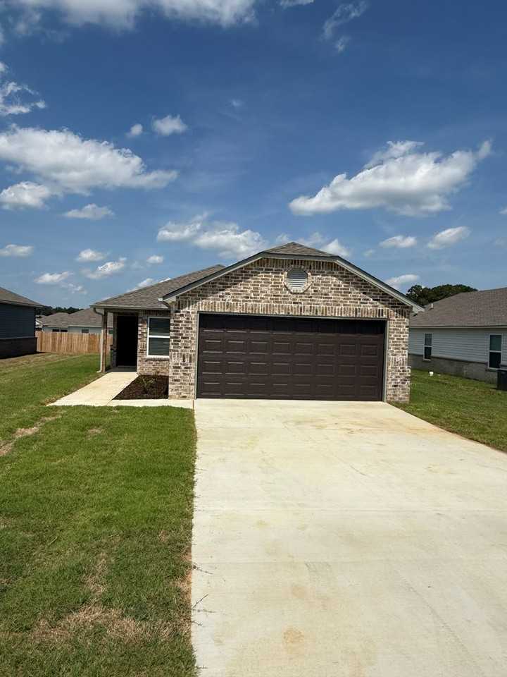 40 Kyndall Lauren Ln - Photo 7 of 11