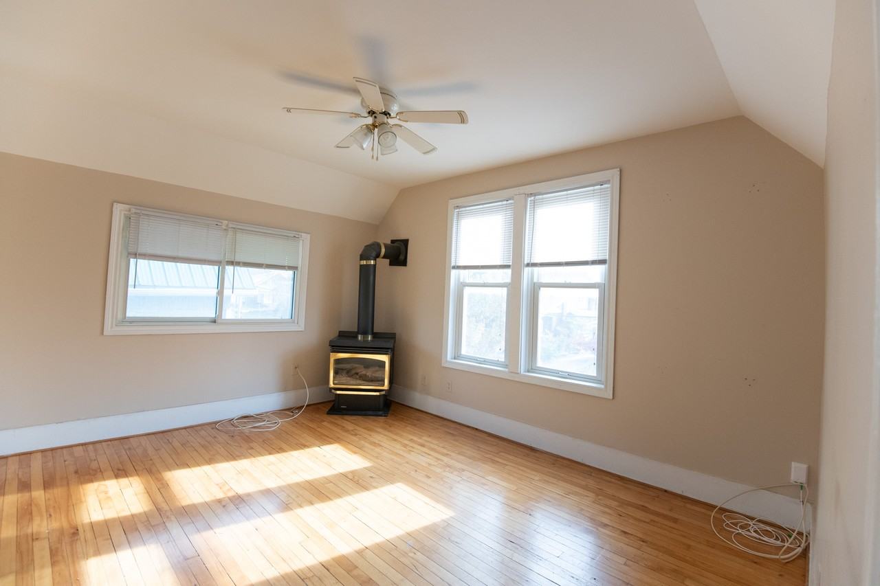 47 Stanley Ave - Photo 3 of 10