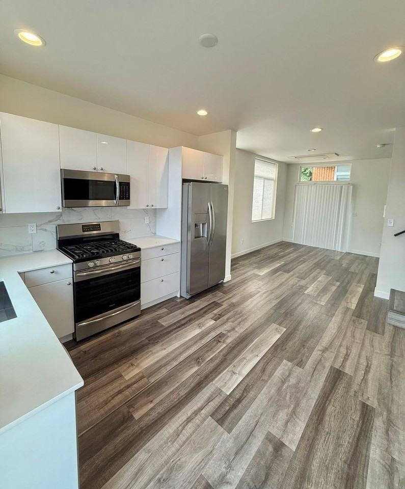 5201 Ravenna Avenue Northeast - Photo 7 of 42