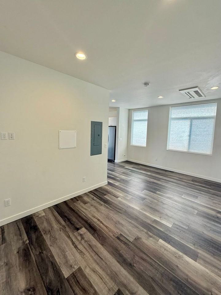 5201 Ravenna Avenue Northeast - Photo 6 of 42